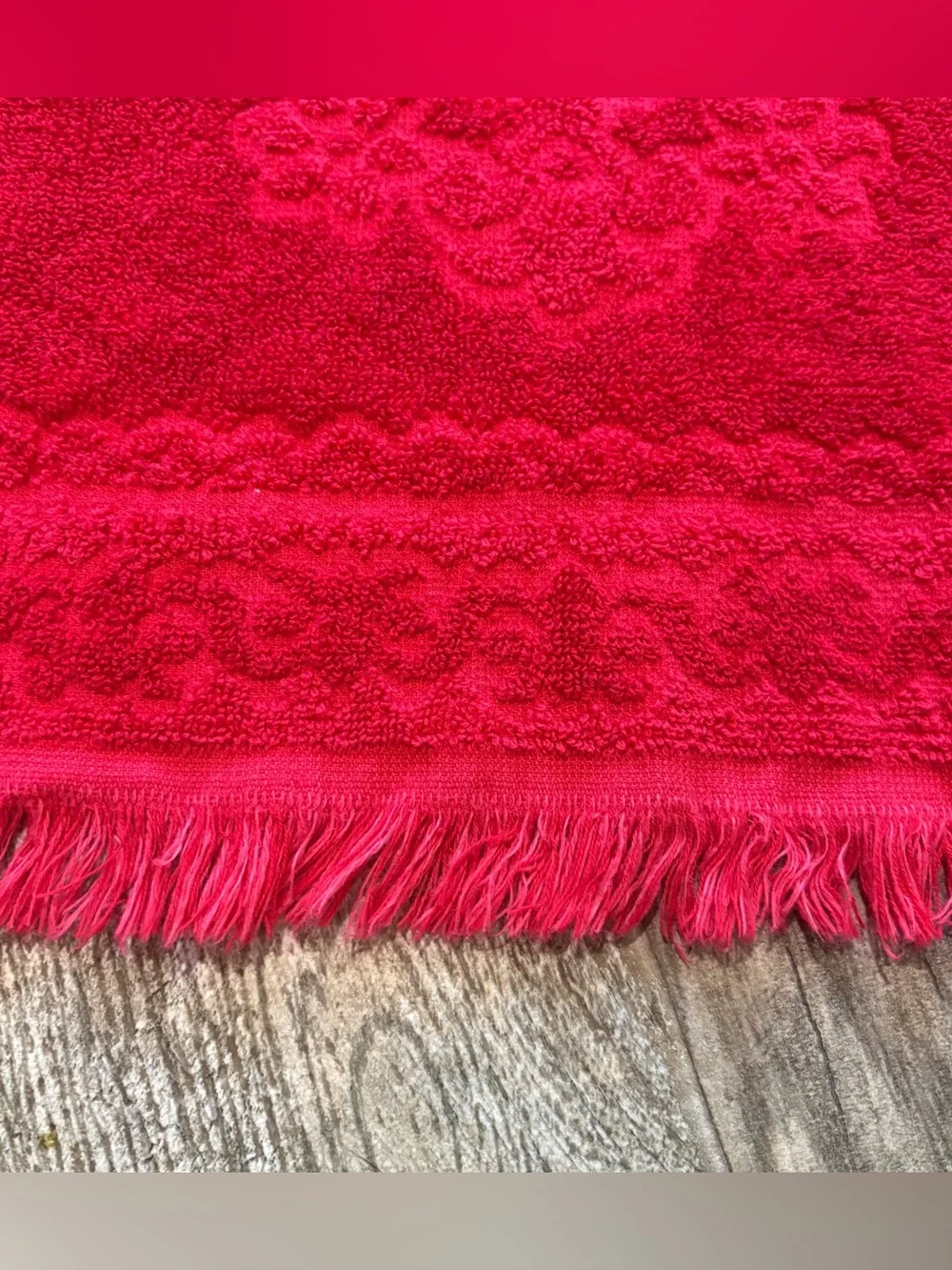 Vtg. Cannon Red Sculpted Hand Towel Fringe MCM 60s 70s 16x24”